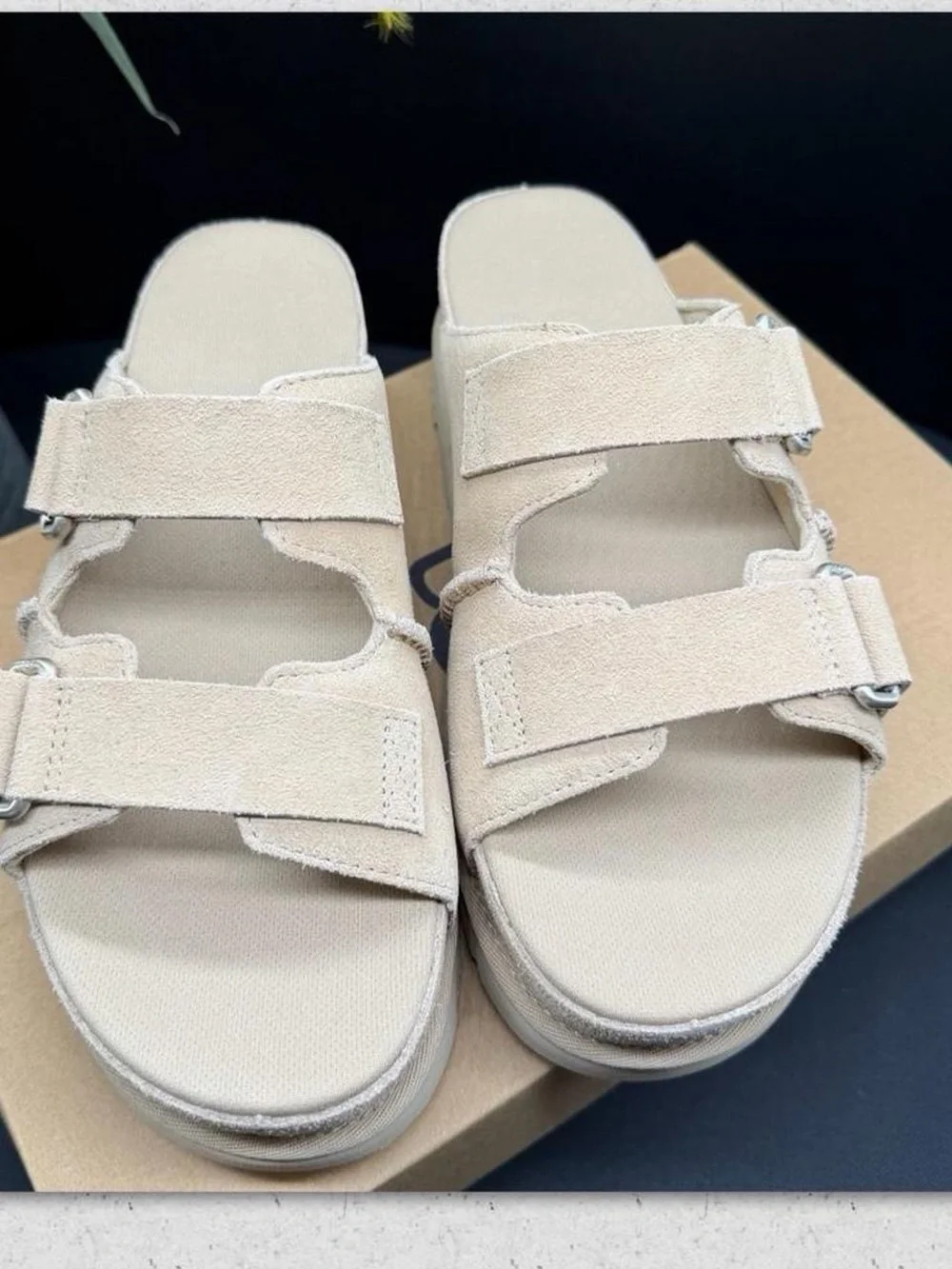 UGG Goldenstar Hi Slide Platform women’s 10 - Picture 3 of 7